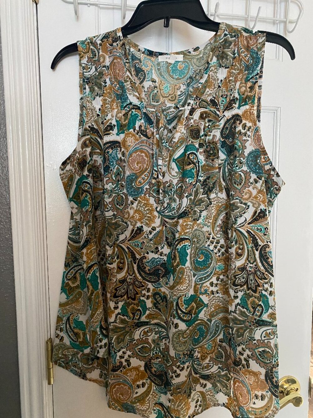 Maurices Sleeveless  Paisley Print White Teal and Gold Tie Top Size XL